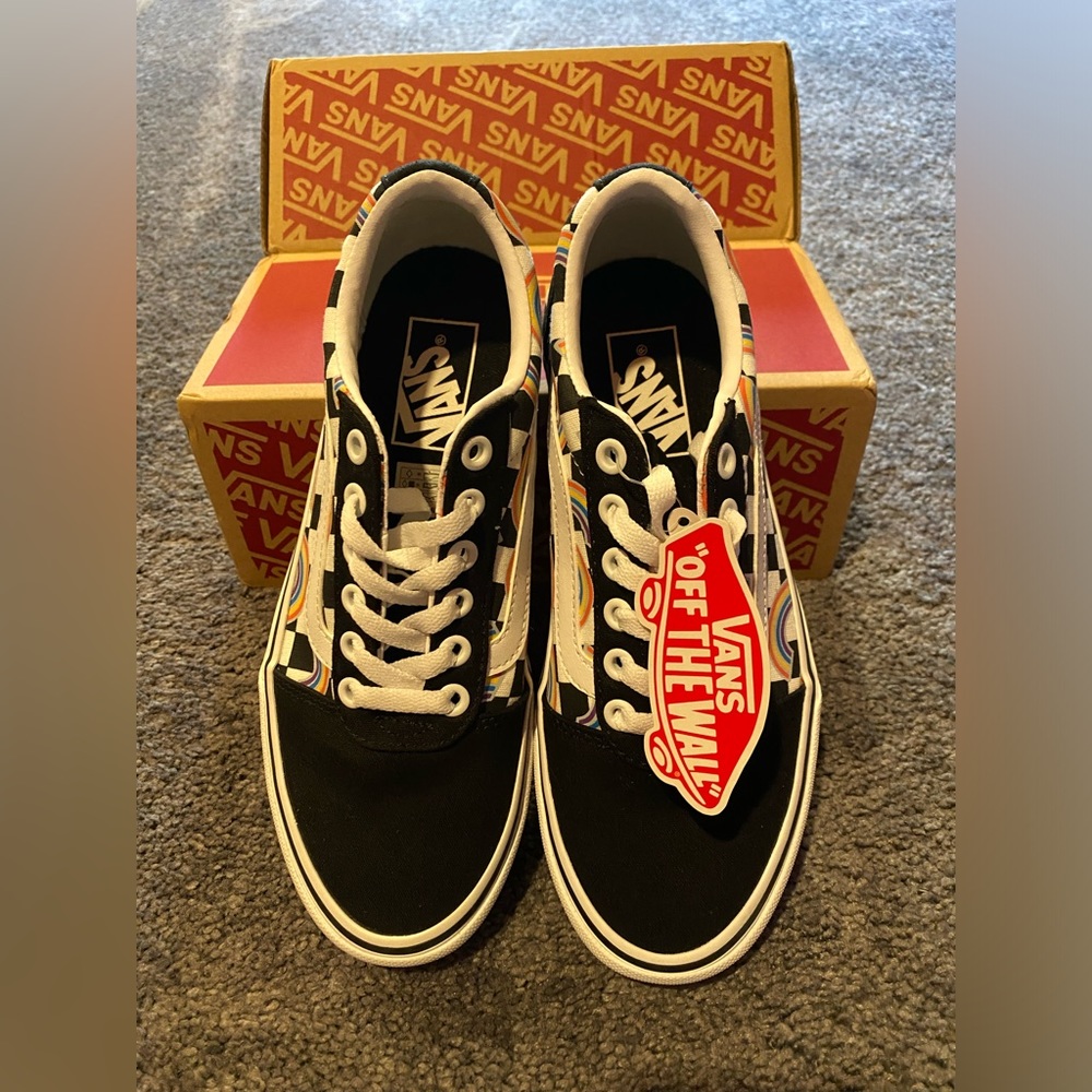 NIB NWT Vans Rainbow Checkerboard Ladies Sneakers Size 7 IOB - Picture 1 of 10